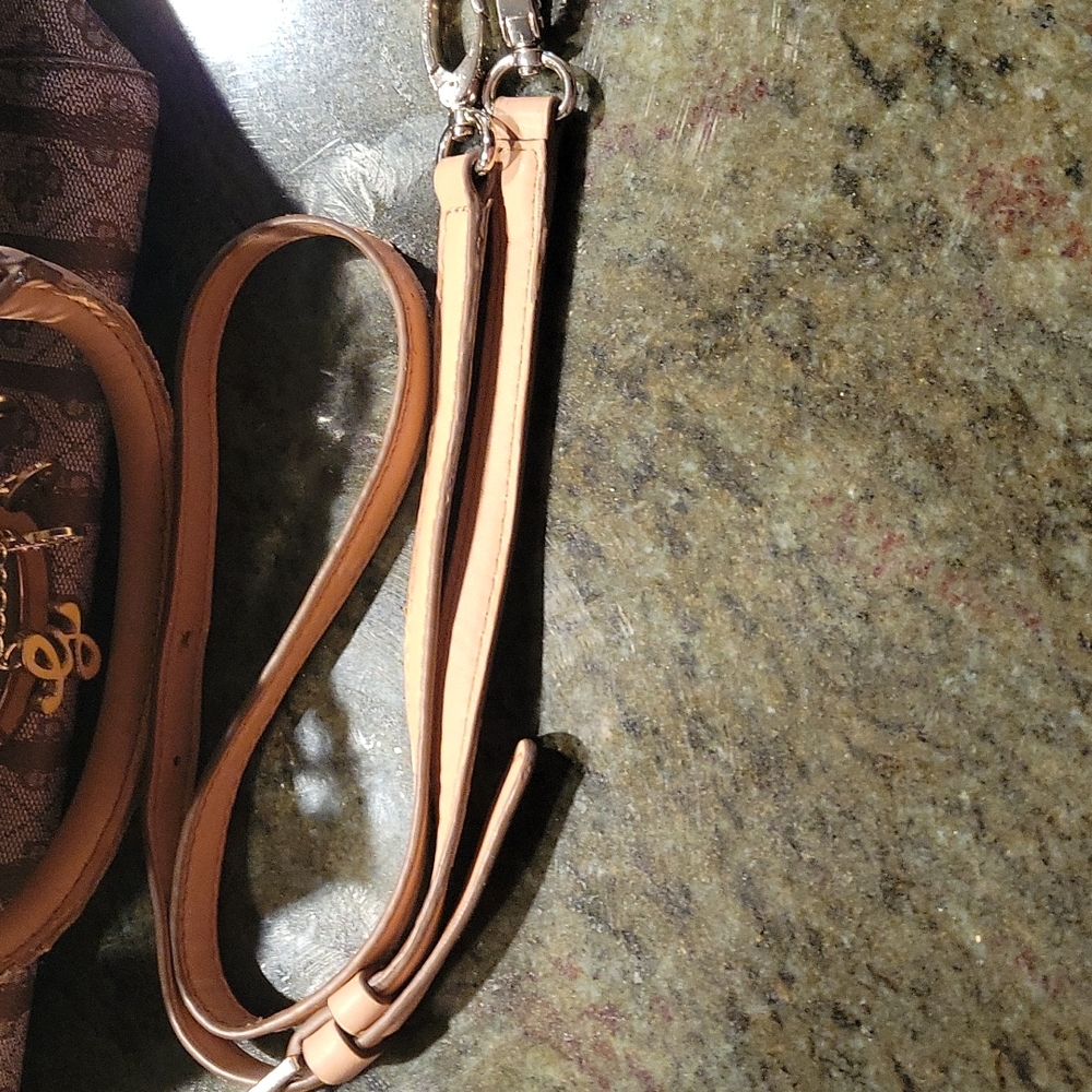 GUESS handbag - Picture 10 of 10
